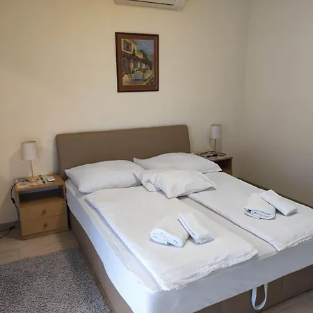 Apartment Andras *