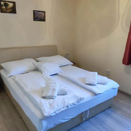 Andras Apartment *